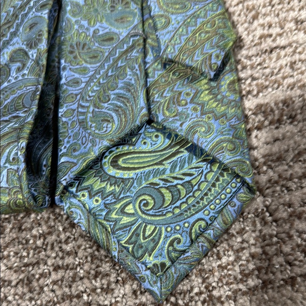 Beau Brummel Hand Made Silk Green Paisley Tie - Picture 4 of 4